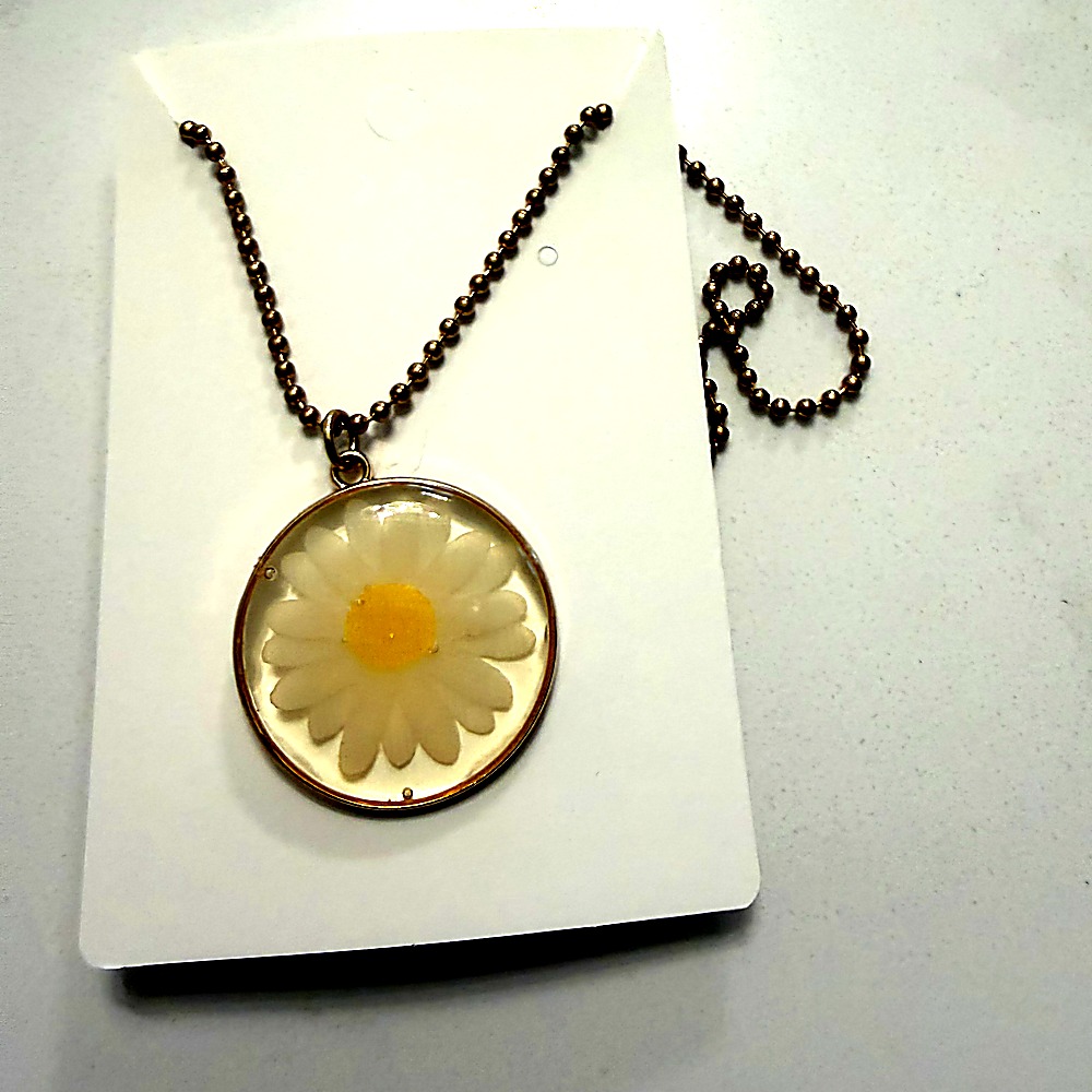 Daisy Resin Pendant Necklace